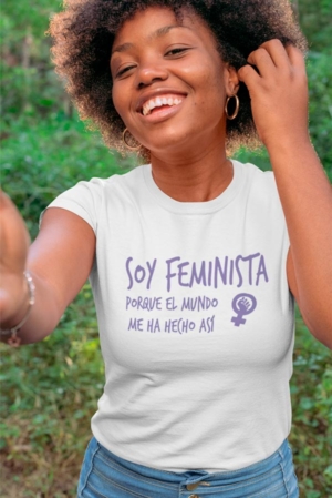 Camiseta mujer soy feminista porque el mundo me ha hecho así