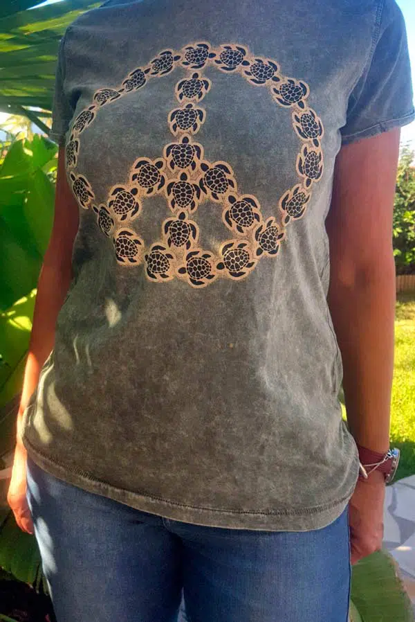 Camiseta mujer original símbolo paz tortugas